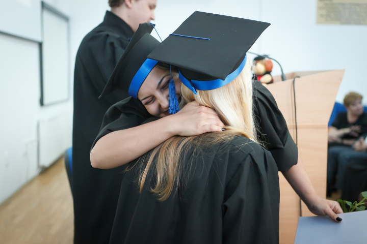 Preparativos para la graduación en Costa Rica